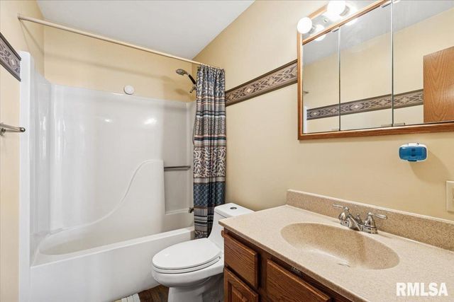 1650 468th Avenue, Clinton, IA 52732