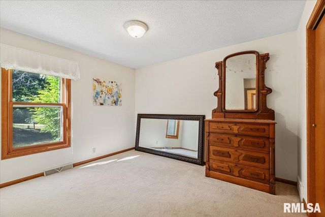 1650 468th Avenue, Clinton, IA 52732