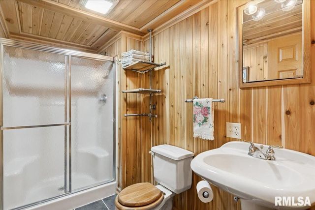 1650 468th Avenue, Clinton, IA 52732