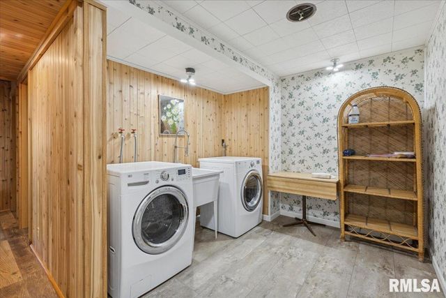 1650 468th Avenue, Clinton, IA 52732