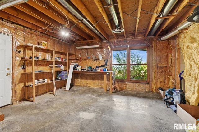 1650 468th Avenue, Clinton, IA 52732