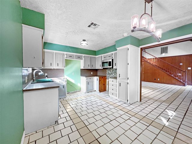 4308 Meadow Glenn Drive, Dickinson, TX 77539