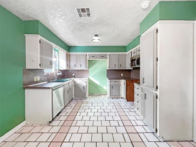 4308 Meadow Glenn Drive, Dickinson, TX 77539