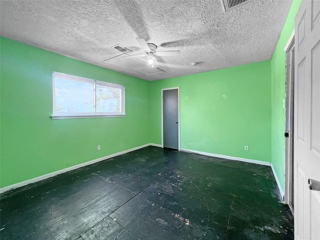 4308 Meadow Glenn Drive, Dickinson, TX 77539