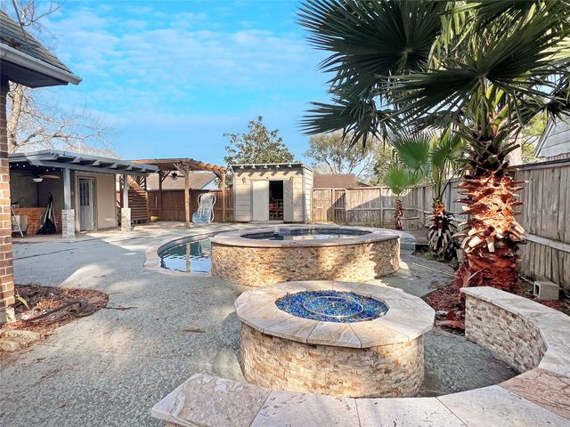 4308 Meadow Glenn Drive, Dickinson, TX 77539