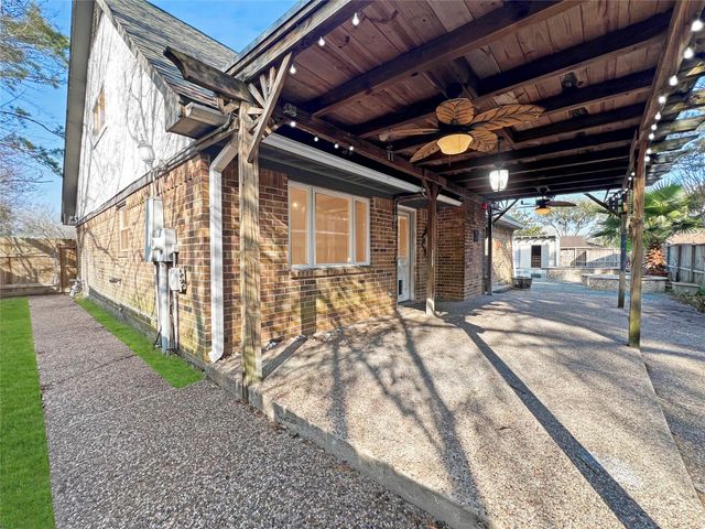 4308 Meadow Glenn Drive, Dickinson, TX 77539