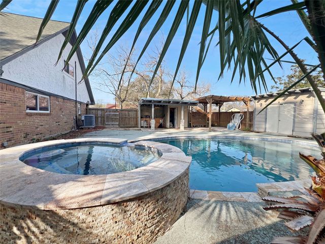 4308 Meadow Glenn Drive, Dickinson, TX 77539