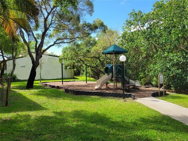 19424 NE 26th Avenue 131B, Miami, FL 33180