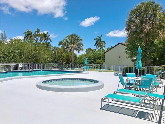 19424 NE 26th Avenue 131B, Miami, FL 33180