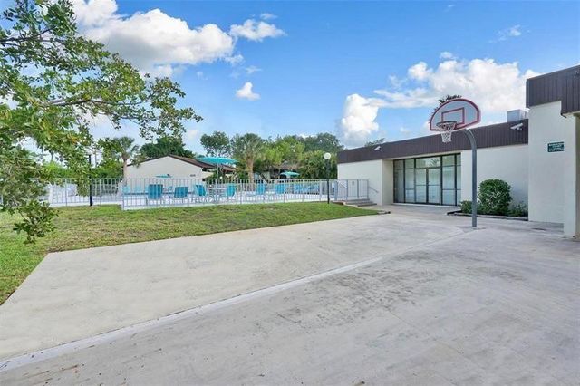 19424 NE 26th Avenue 131B, Miami, FL 33180