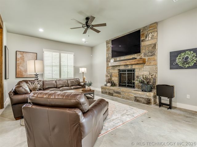 135 Dixie Cove, Eufaula, OK 74432