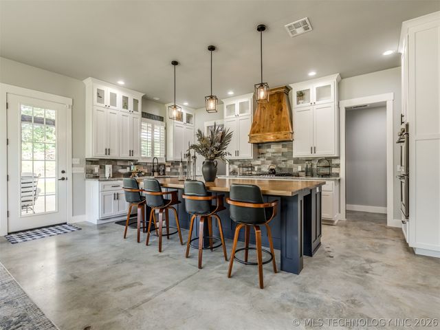 135 Dixie Cove, Eufaula, OK 74432