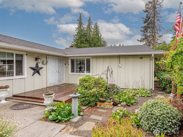 6725 Husky Way SE, Olympia, WA 98503