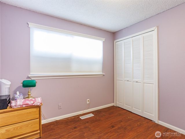 6725 Husky Way SE, Olympia, WA 98503