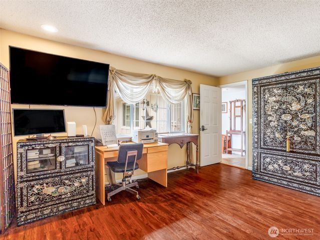 6725 Husky Way SE, Olympia, WA 98503