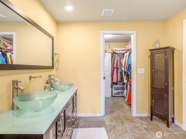 6725 Husky Way SE, Olympia, WA 98503