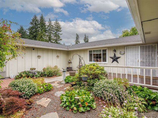 6725 Husky Way SE, Olympia, WA 98503