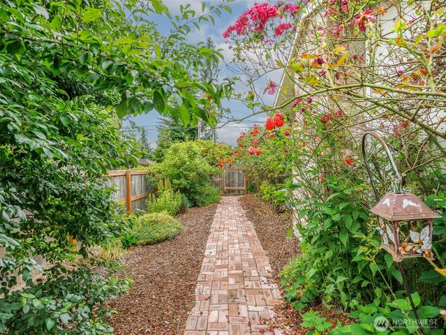 6725 Husky Way SE, Olympia, WA 98503