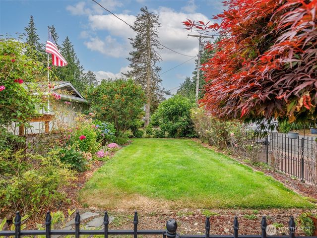 6725 Husky Way SE, Olympia, WA 98503