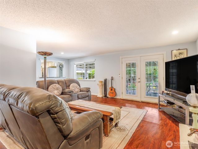 6725 Husky Way SE, Olympia, WA 98503