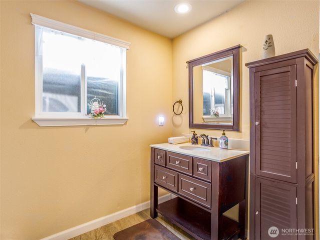 6725 Husky Way SE, Olympia, WA 98503