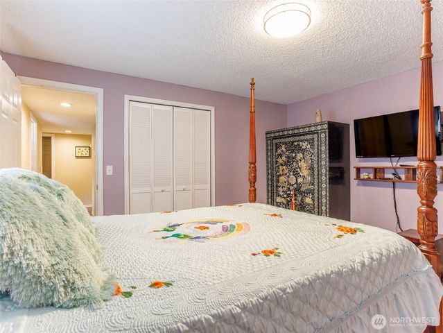 6725 Husky Way SE, Olympia, WA 98503
