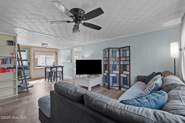 314 NE 75th Street, Oak Island, NC 28465