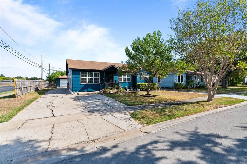 4906 Waltham Dr, Corpus Christi, TX 78411 — photo 3