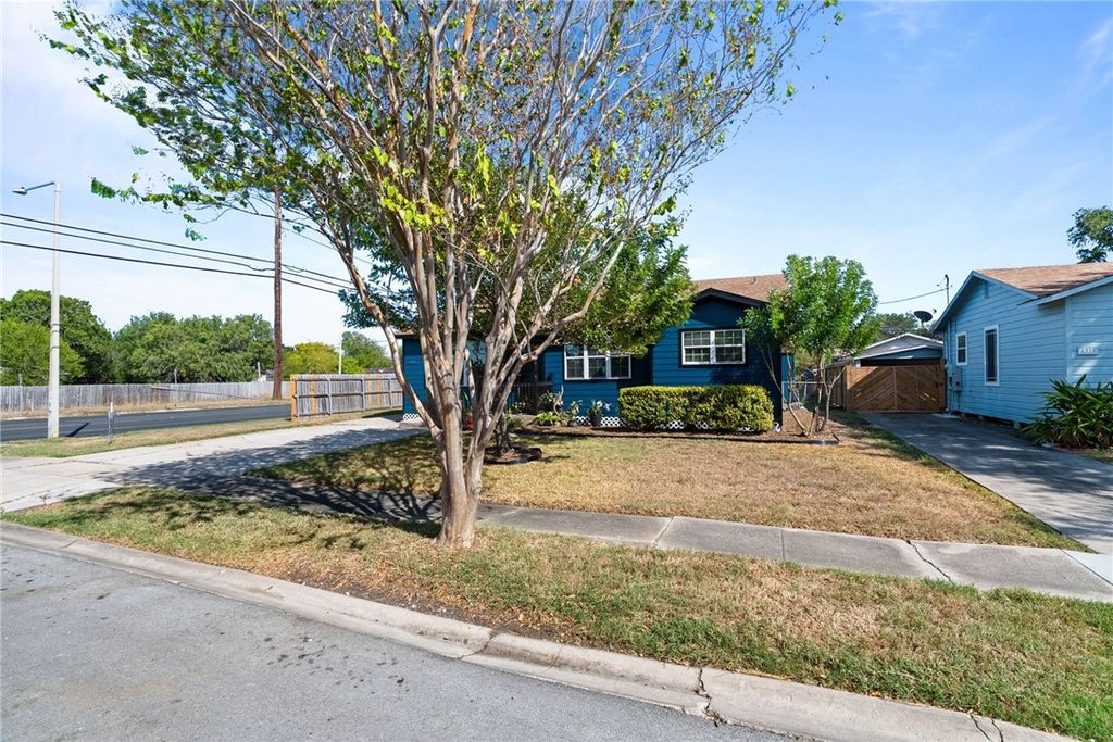 4906 Waltham Dr, Corpus Christi, TX 78411 — photo 4
