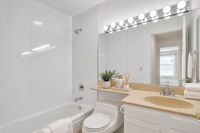 5501 Carriageway Drive 313A, Rolling Meadows, IL 60008
