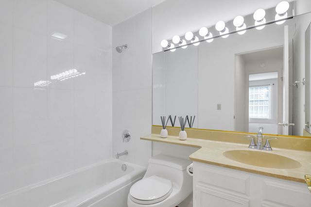 5501 Carriageway Drive 313A, Rolling Meadows, IL 60008