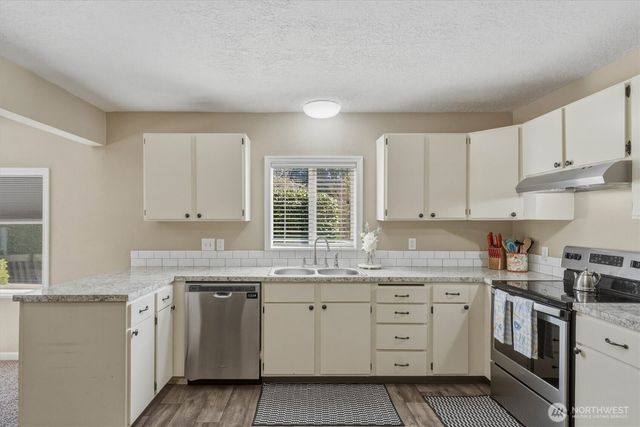 3805 Pacific Way, Longview, WA 98632