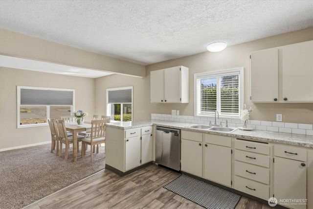 3805 Pacific Way, Longview, WA 98632
