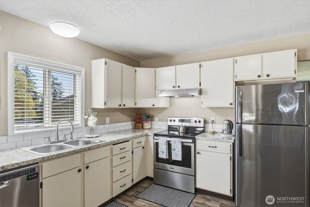 3805 Pacific Way, Longview, WA 98632