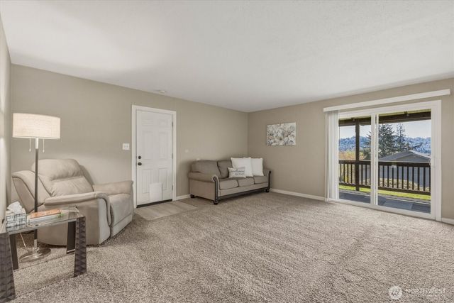 3805 Pacific Way, Longview, WA 98632