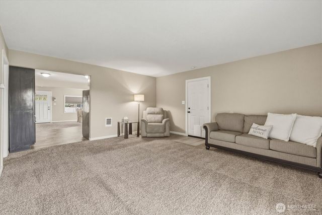 3805 Pacific Way, Longview, WA 98632