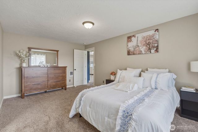 3805 Pacific Way, Longview, WA 98632