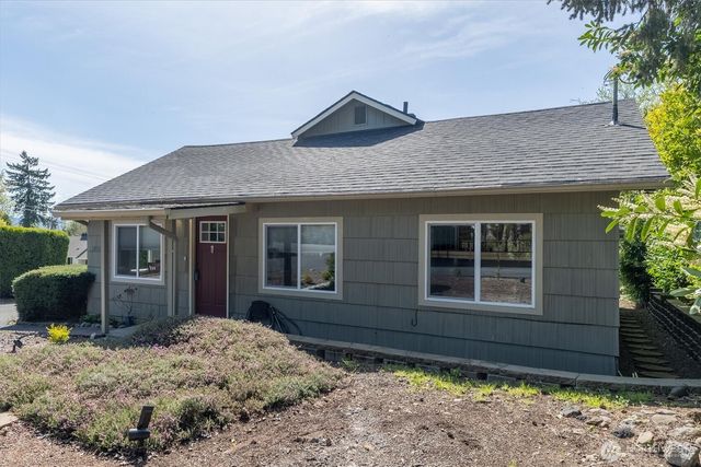 3805 Pacific Way, Longview, WA 98632