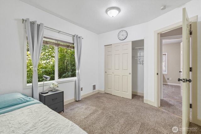 3805 Pacific Way, Longview, WA 98632
