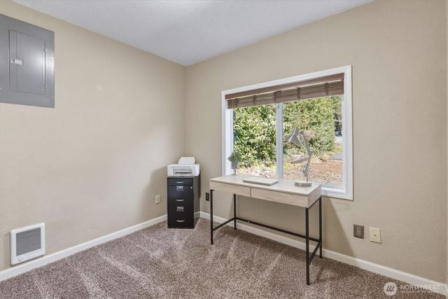 3805 Pacific Way, Longview, WA 98632