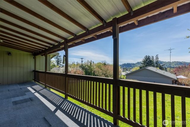 3805 Pacific Way, Longview, WA 98632
