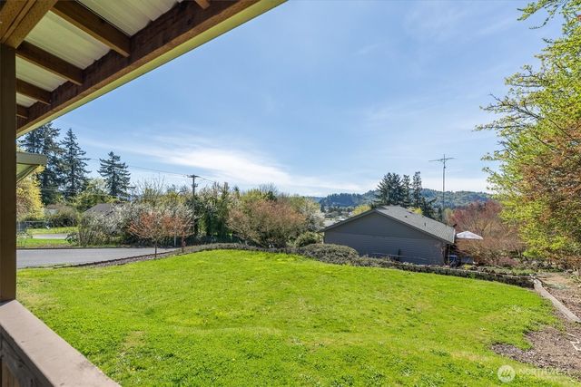 3805 Pacific Way, Longview, WA 98632