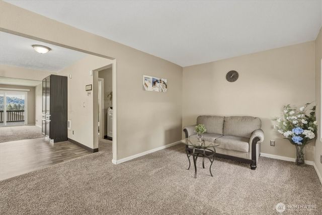 3805 Pacific Way, Longview, WA 98632