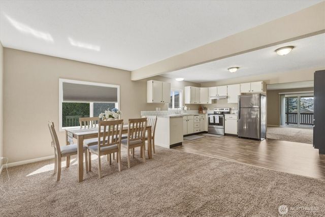 3805 Pacific Way, Longview, WA 98632
