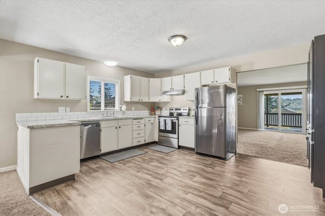 3805 Pacific Way, Longview, WA 98632