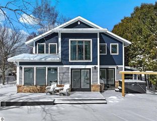 609 Lake Shore Drive, Cadillac City, MI 49601