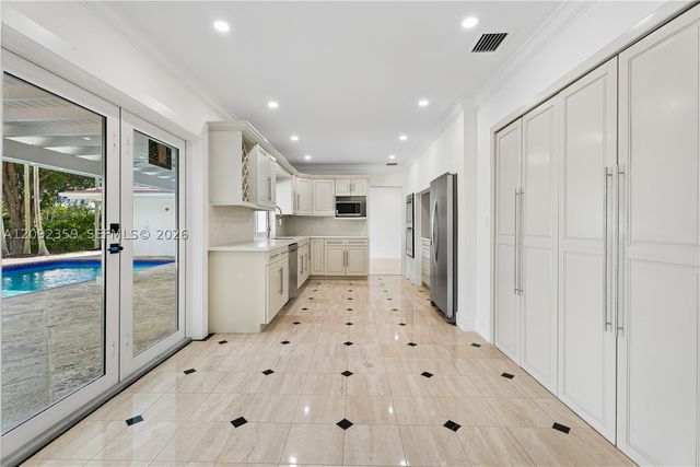 9365 SW 142nd St 9635, Miami, FL 33176