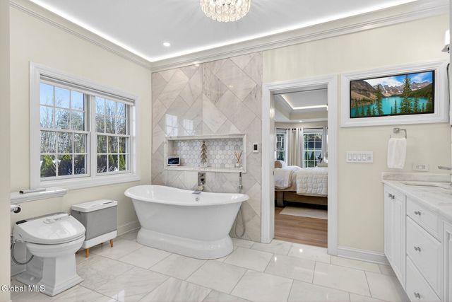 220 Brittany Place, Niskayuna, NY 12309