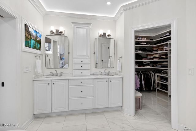 220 Brittany Place, Niskayuna, NY 12309