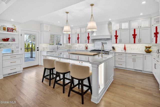 220 Brittany Place, Niskayuna, NY 12309